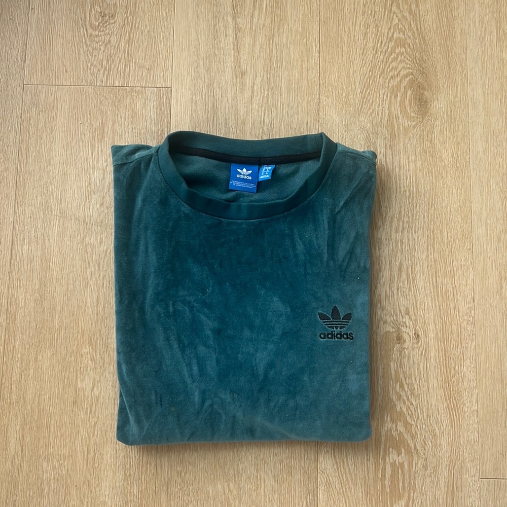 Adidas Men’s Velvet T Shirt with Patterned Swish Detail